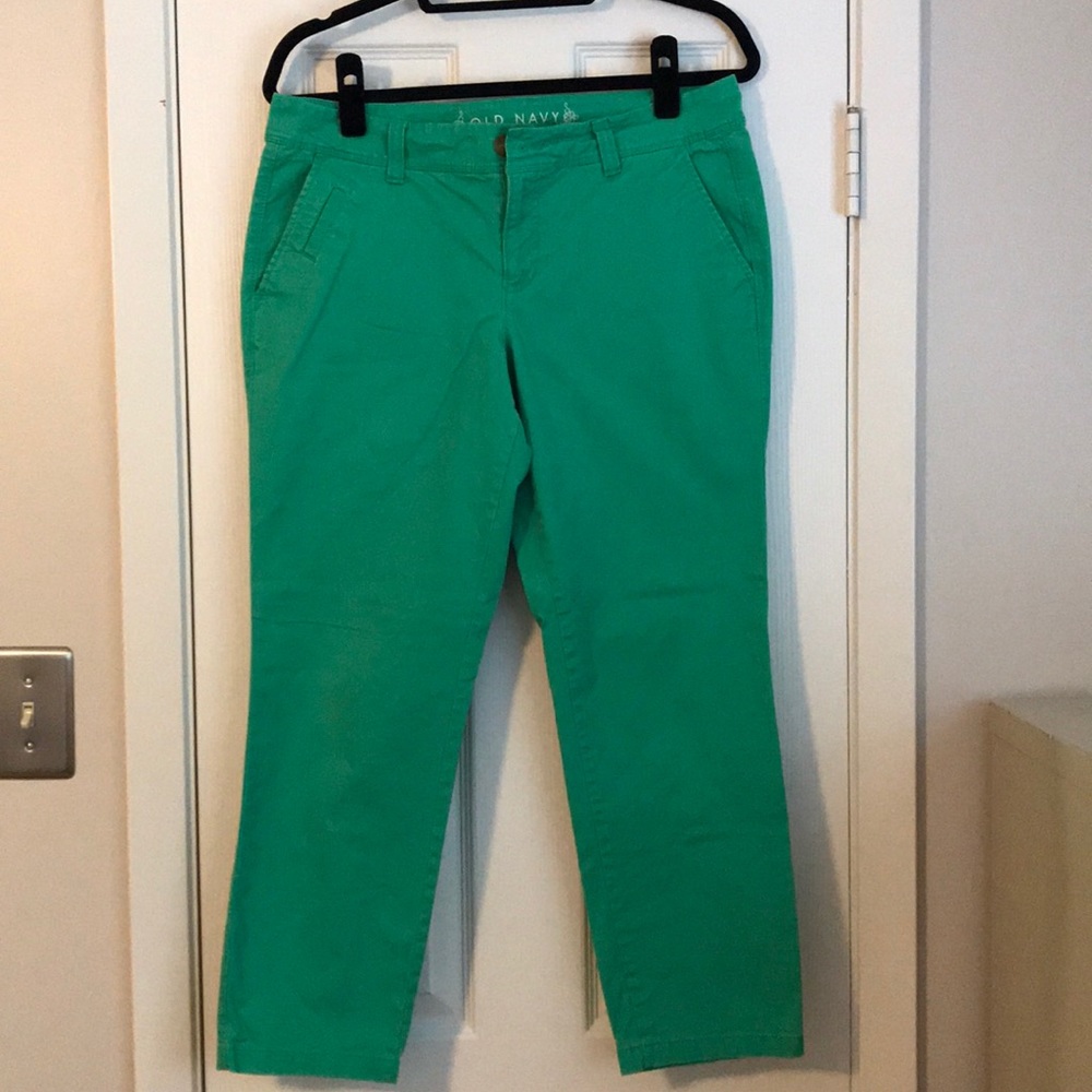 Old Navy green chino crop pants